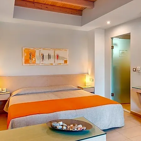 Отель Nissaki Naxos City